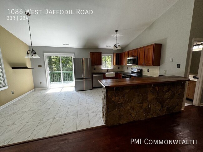Building Photo - 3 Bed / 2 Bath Single Family (Available Now)