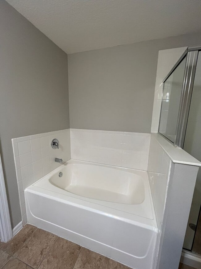 Building Photo - Spacious Sawgrass 3 bedroom 2.5 bath townh...