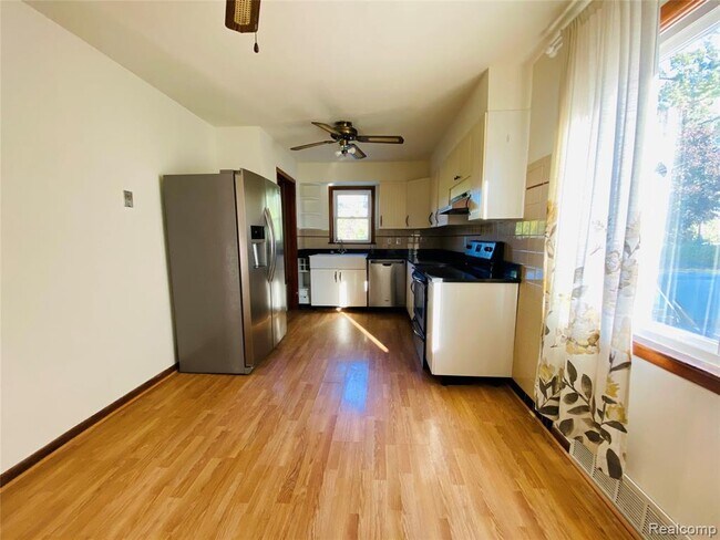 Foto del edificio - 1708 Linwood Ave