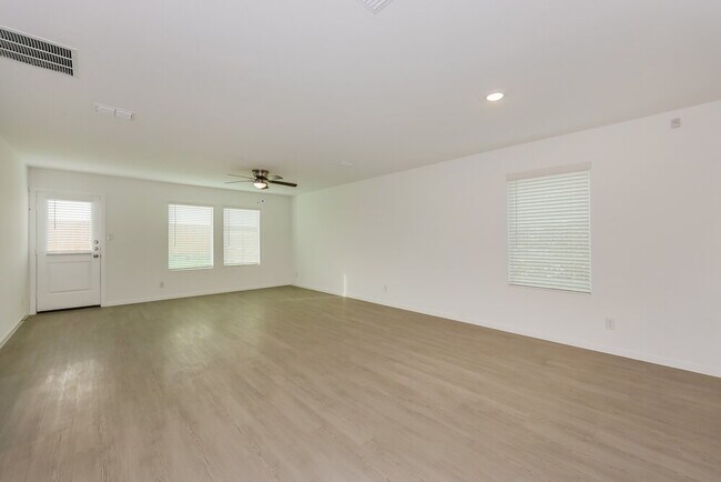 Foto del edificio - 1611 Sparrow Hawk Rd