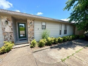 Building Photo - 3 Fox Run Ln