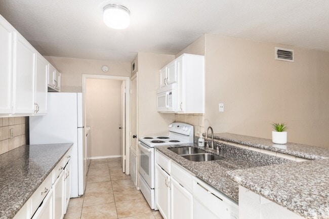 Building Photo - 10835 Braes Bend Dr