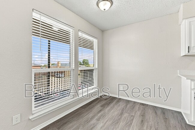 Building Photo - 8133 Foxfire Ln
