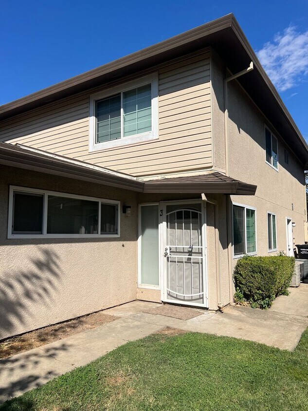 Primary Photo - UPDATED 2 BEDROOM CONDO w/ 1 CAR GARAGE!!