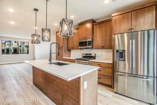 Building Photo - 3 br, 4 bath House - 2074 S Holly St #2