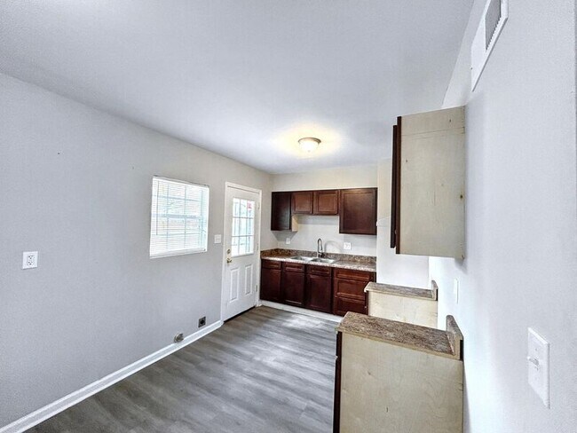 Building Photo - 1861 Coventry Dr