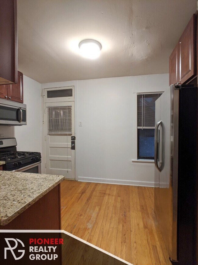 Foto del edificio - 2122 W Ainslie St