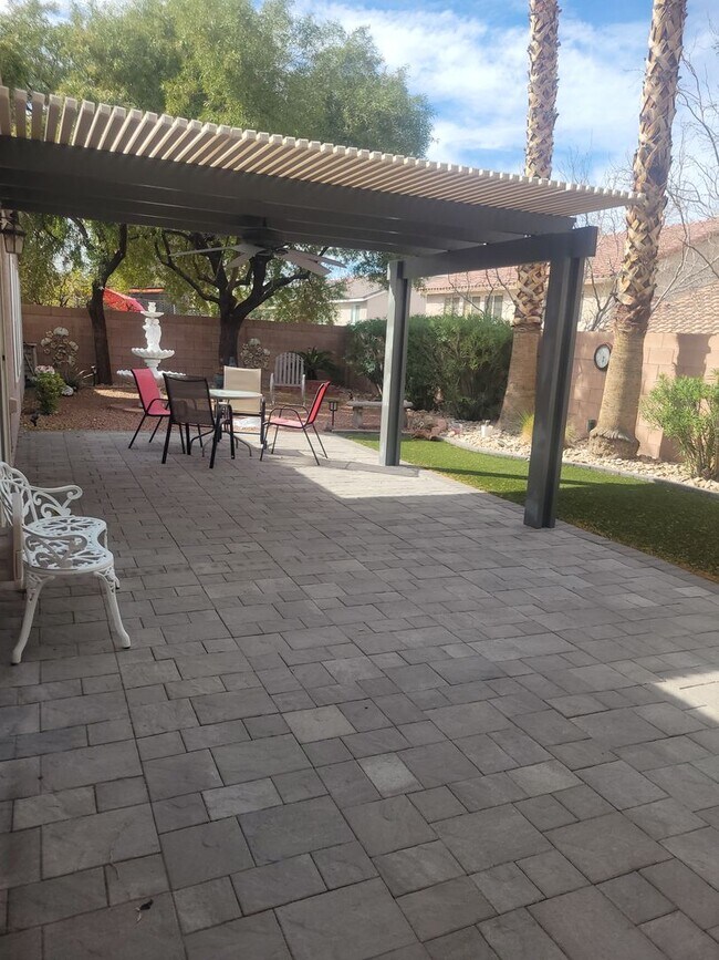 Building Photo - 2726 Peekskill Ave