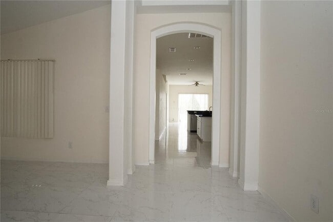 Foto del edificio - 248 Haversham Way