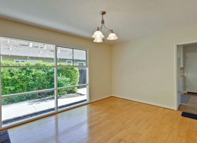Building Photo - Spacious & Bright Home Close to Parks, Sch...