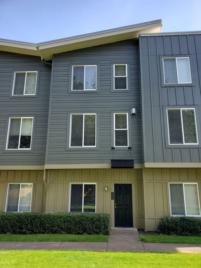 Foto del edificio - Double Master Suite Townhouse in Beaverton