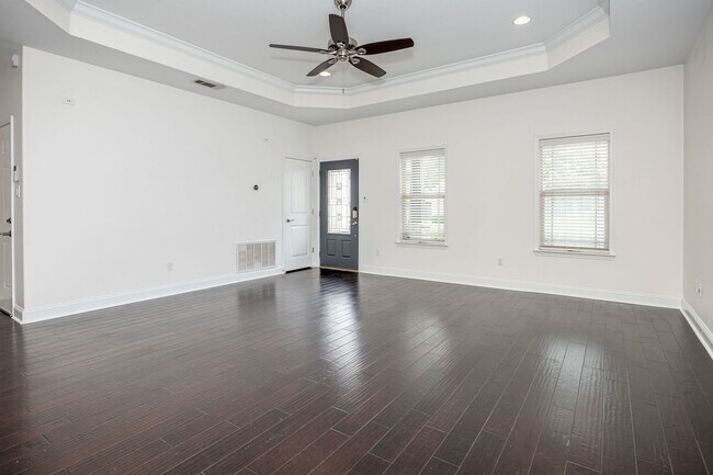 Foto del edificio - Charming Home Move-in Ready!
