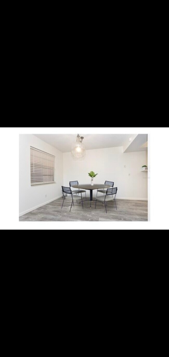 Comedor - 66 Boundary Blvd