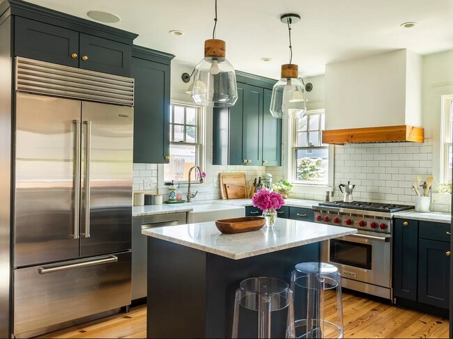 Building Photo - 10 Lowell St