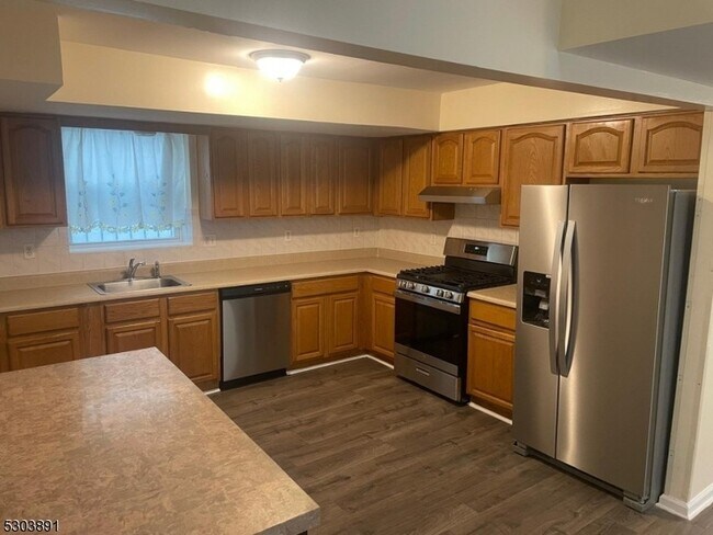 Building Photo - 245-247 Hawthorne Avenue Unit
