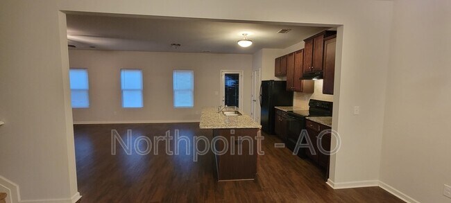 Building Photo - 241 Daisy Cir
