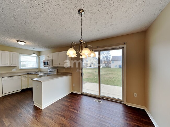 Building Photo - 1216 Walker Springs Dr