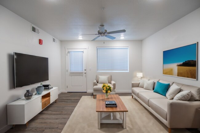 Building Photo - $1000 Off Your First Month's Rent! Gorgeou...