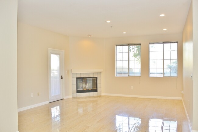 Foto del edificio - Beautiful 2B/2BA Condo in Rancho Bernardo ...