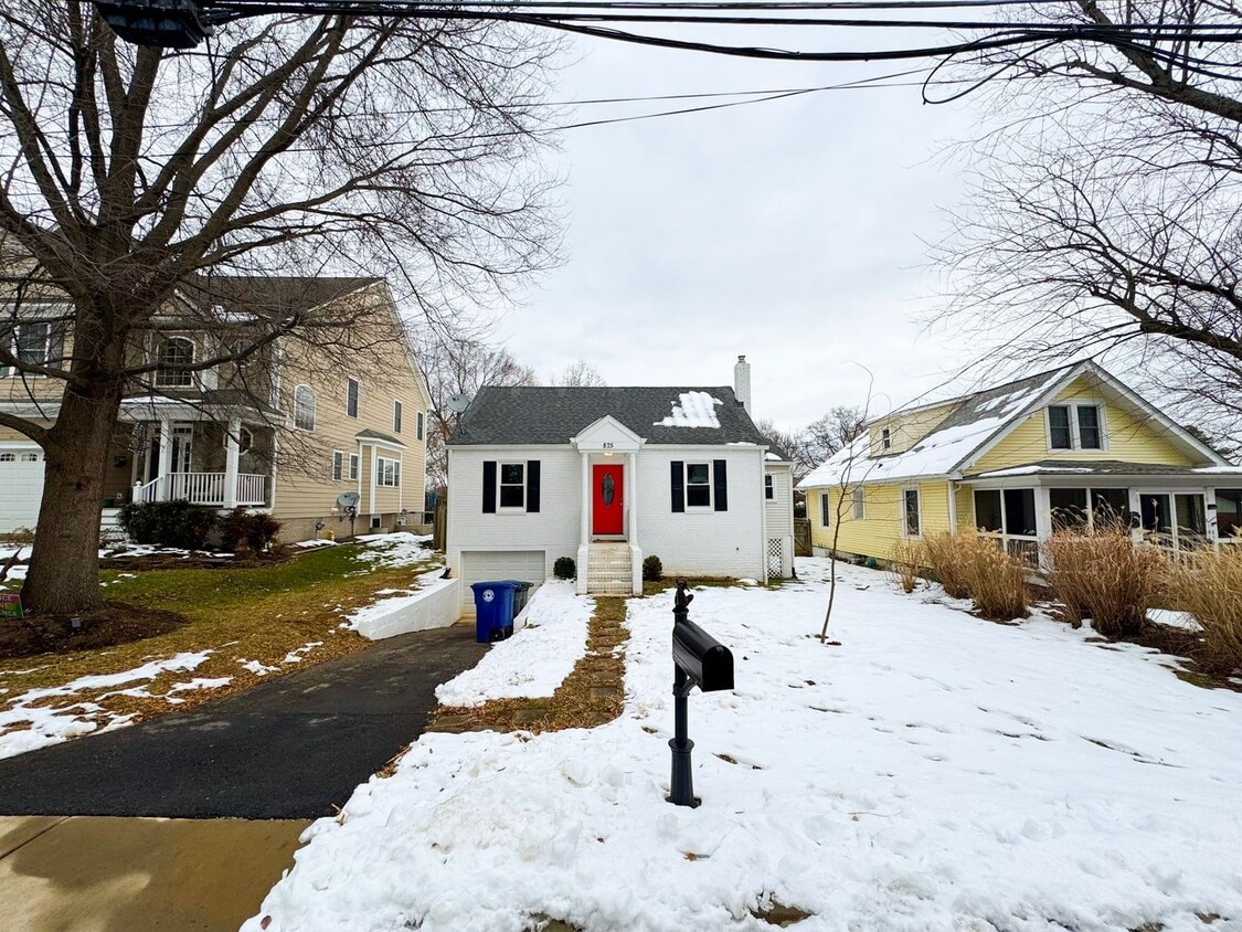 Charming 3 Bed 3 Bath Sitting On A Large Lot In Beautiful Summit Veitch - Charming 3 Bed 3 Bath Sitting On A Large Lot In Beautiful Summit Veitch