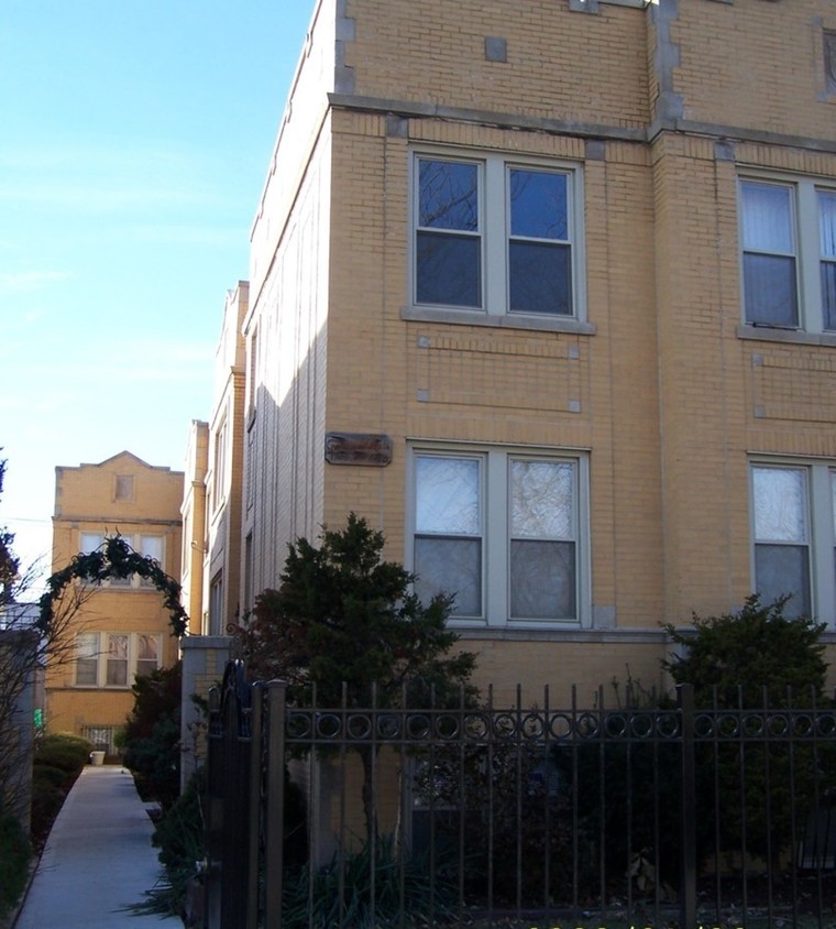 Primary Photo - 1706 N Narragansett Ave