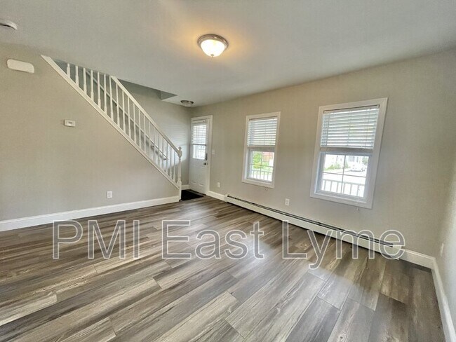 Building Photo - 253 Yantic St