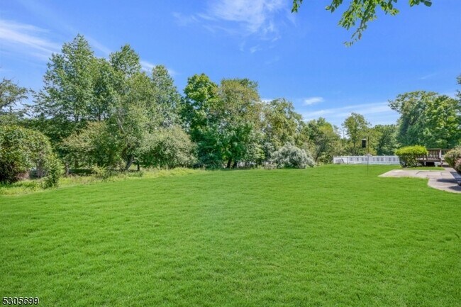 Foto del edificio - 34 Willow Brook Ln