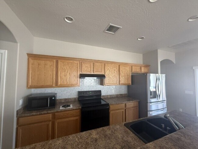 Foto del edificio - 2 bedroom 2 bath home in Amante at Verde Santa Fe - contact Property Pros