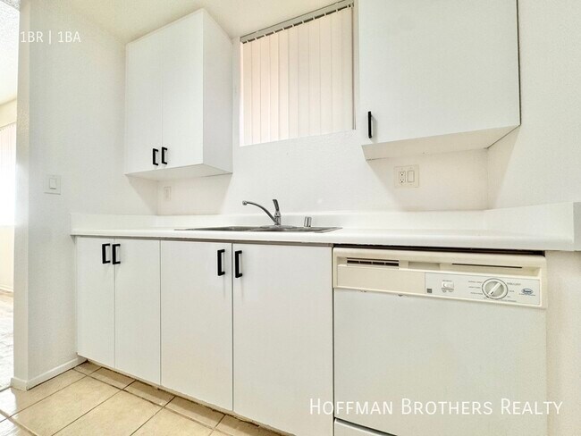 Foto del edificio - 7372 Hawthorn Ave
