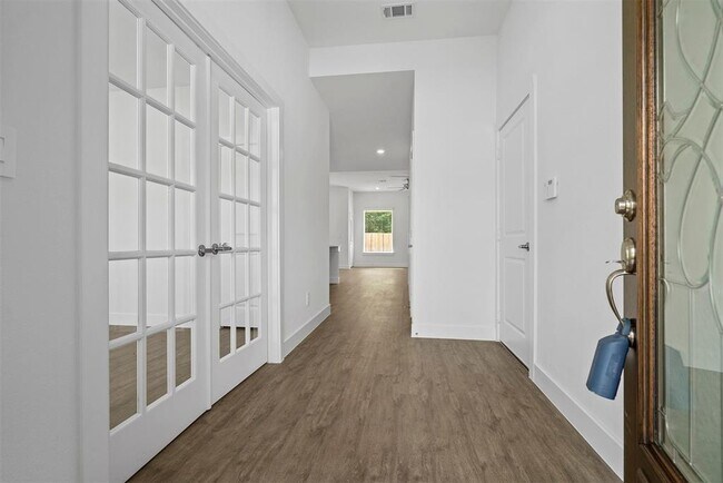 Building Photo - 906 Golden Willow Ln