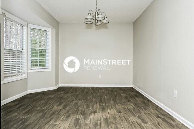 Building Photo - 4 Bedroom Pet-Friendly Home in NEWNAN, GA with Main Street Renewal