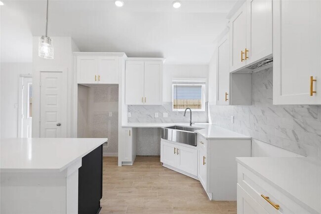 Building Photo - 1127 Santee Ct