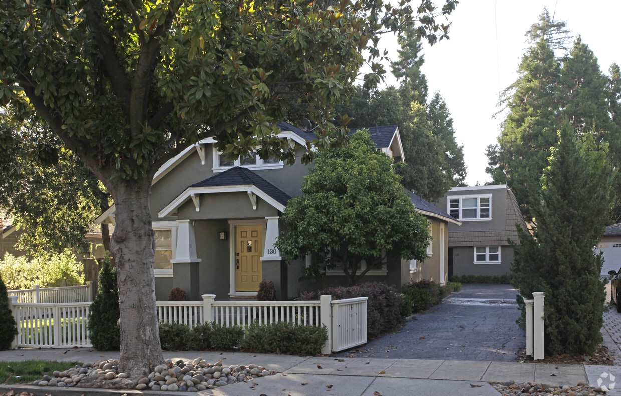 Primary Photo - 126-130 Seale Ave