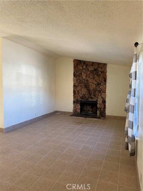 Foto del edificio - 15171 Wildrose St