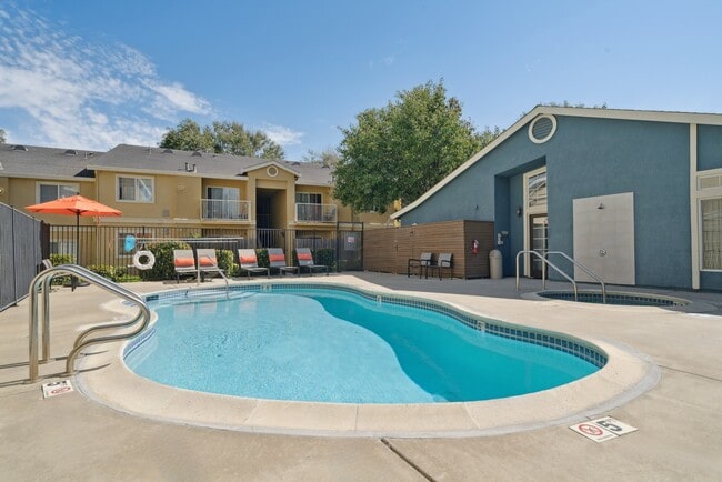Building Photo - Creekside Village