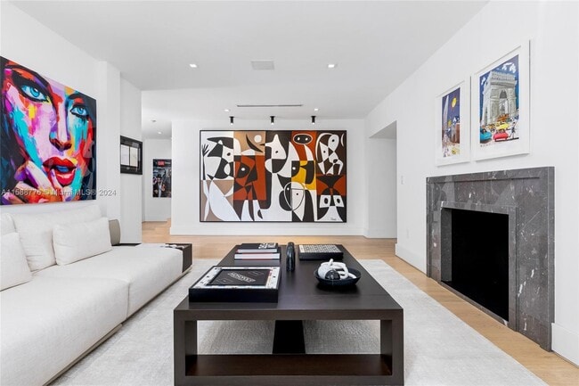Foto del edificio - 1221 W 48th St