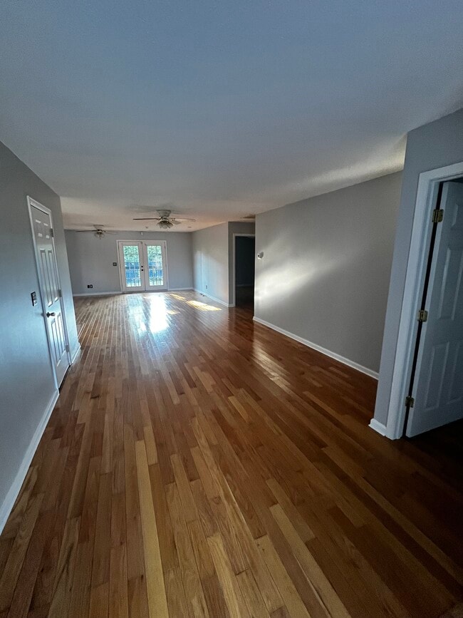Building Photo - 313 Wyrick St