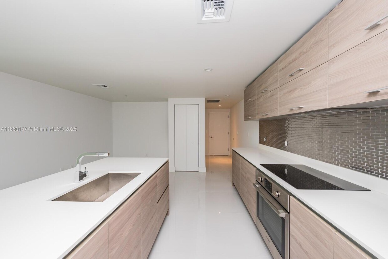 Foto principal - 1300 S Miami Ave
