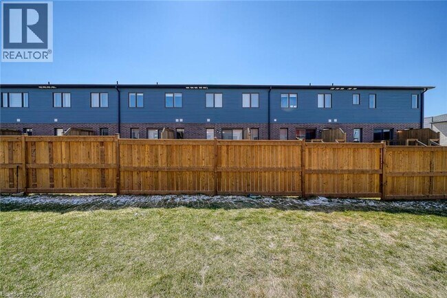 Building Photo - 95 Queensbrook Cres