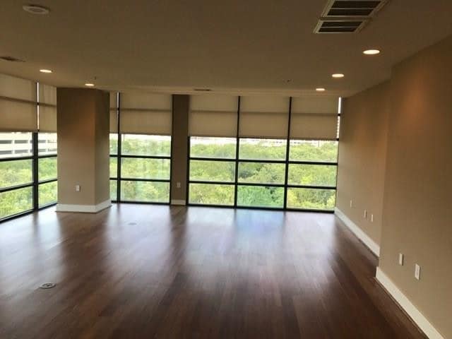 Building Photo - 3006 Woodside St