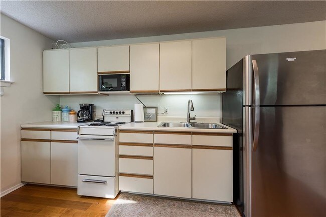 Foto del edificio - 1607 Woodlawn Blvd