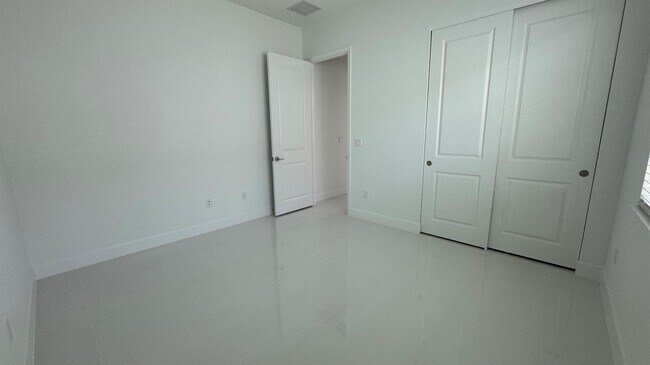 Foto del edificio - 5722 Aleppo Pine Pl