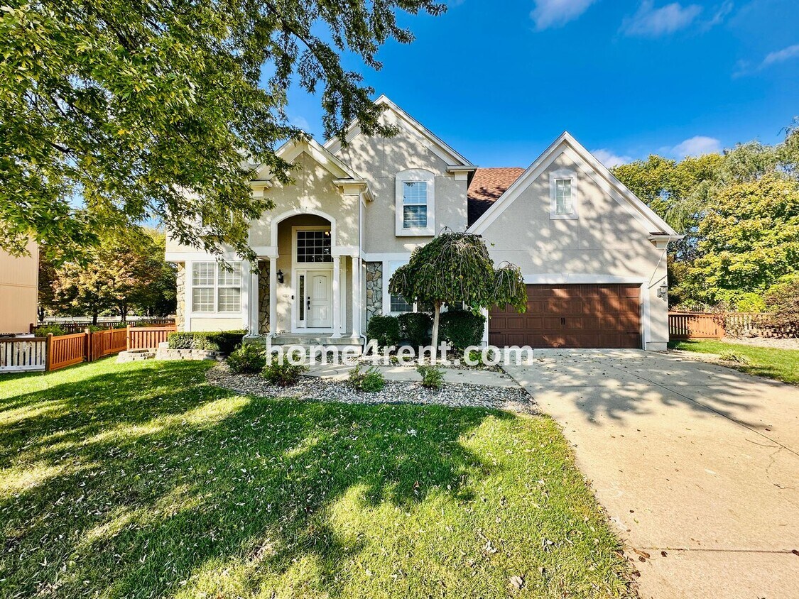 Primary Photo - Elegant Cul-de-Sac Retreat with 5th Bedroo...