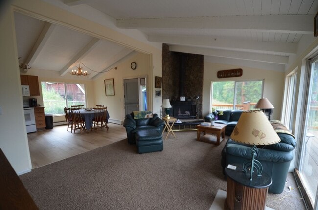 Building Photo - Peak 7 Home! Great Deck and Views! 9 month...