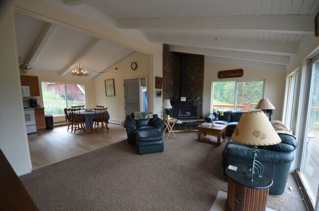 Foto del edificio - Peak 7 Home! Great Deck and Views! 9 month...