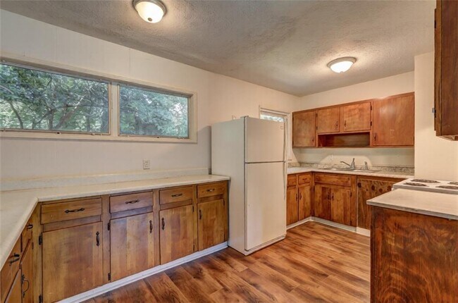 Foto del edificio - 2423 Thrasher Ave