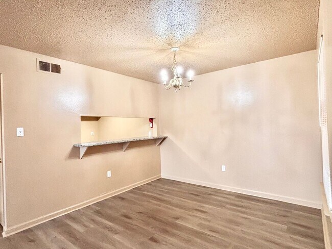 Building Photo - Three Bedroom Apartment with Spacious Dini...
