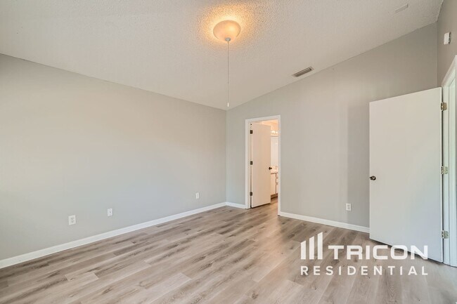 Building Photo - 11809 Brenford Crest Dr
