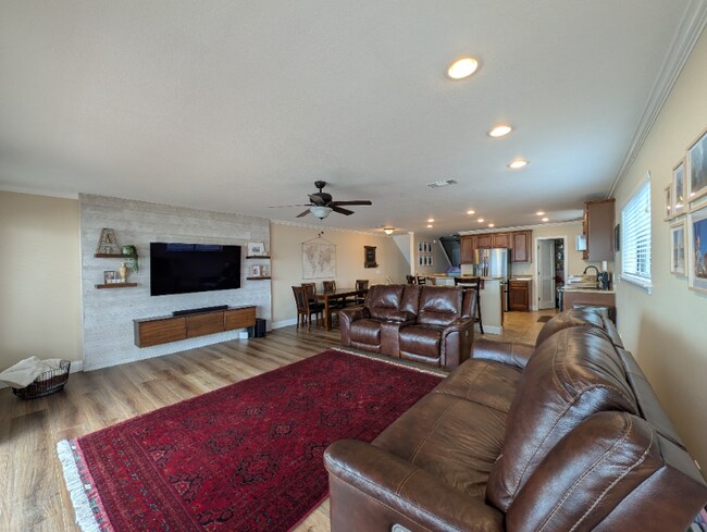 Foto del edificio - 810 Eglin Pkwy NE