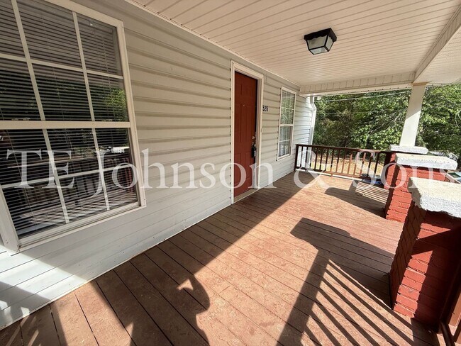Foto del edificio - Charming 2 Bedroom Home with Rocking Chair Front Porch Near Downtown Winston-Salem